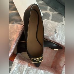 Brand new TB shows. Dust bag and original box included.